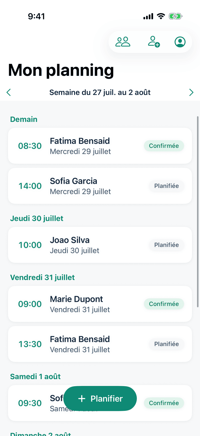 Écran « Mon planning » sur iPhone : les rendez-vous de la semaine du 27 juillet au 2 août, regroupés par jour, chacun avec son heure, le prénom du client et son statut (« Confirmée » ou « Planifiée »).