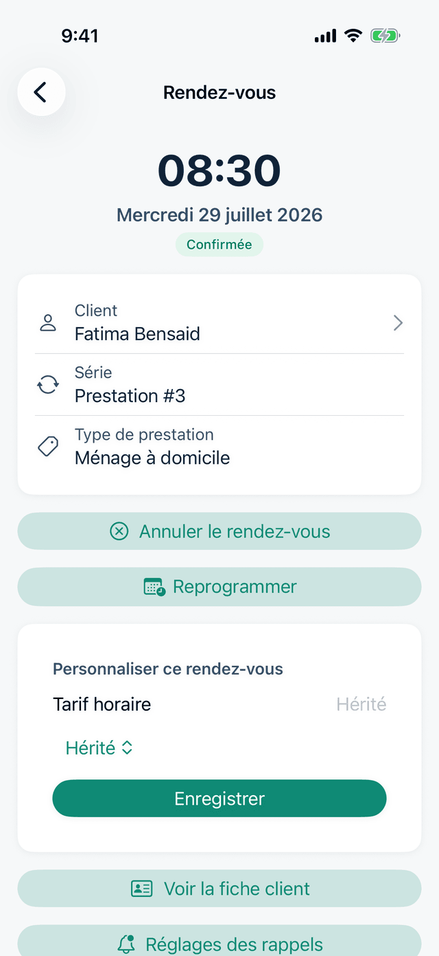 Écran de détail d'un rendez-vous : 08:30 le mercredi 29 juillet 2026, statut « Confirmée », client Fatima Bensaid, prestation récurrente de type « Ménage à domicile », avec les boutons « Annuler le rendez-vous » et « Reprogrammer ».